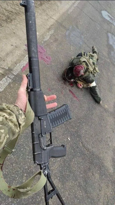 Wladimir Putins toten Soldaten auf dem Boden der Ukraine Bild 02