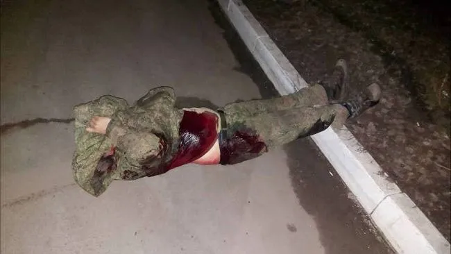 Wladimir Putins toten Soldaten auf dem Boden der Ukraine Bild 06